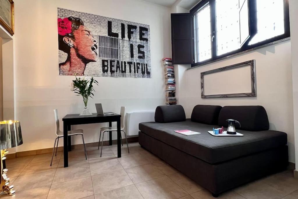Life Is Beautiful Design Loft Navigli Romolo, Smarttv, Wifi, Ac And Street Parking Apartment - Milan — Photos 3