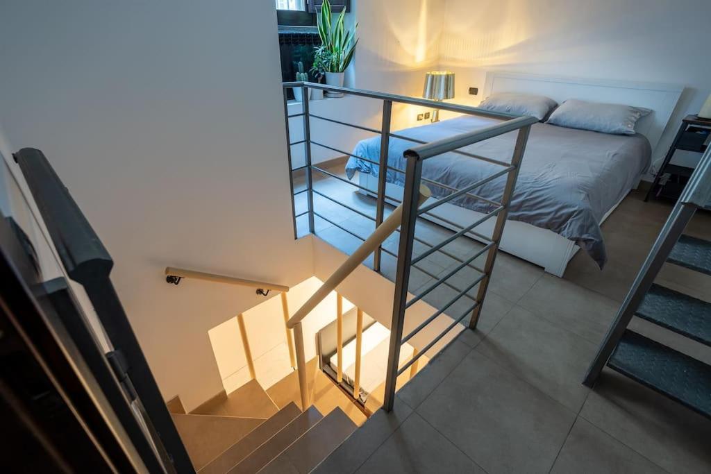 Life Is Beautiful Design Loft Navigli Romolo, Smarttv, Wifi, Ac And Street Parking Apartment - Milan — Photos 2